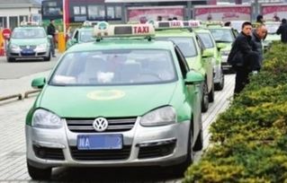 出租车专用道悖论 专用道不通“专用站”，司机为何集体沉默？